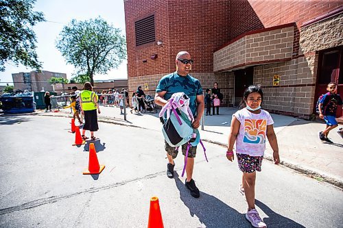 MIKAELA MACKENZIE / WINNIPEG FREE PRESS


Mark Ben picks his daugher, Kaylyn Ben (seven), up at Sister McNamara School at 3:30pm on Tuesday, June 20, 2023.  For Maggie 24h story.
Winnipeg Free Press 2023