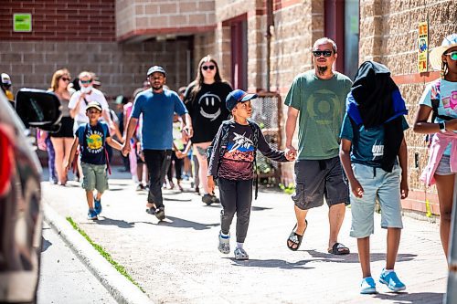 MIKAELA MACKENZIE / WINNIPEG FREE PRESS

Reginald Martinez picks his son, Ervine Martinez (10), up at Sister McNamara School at 3:30pm on Tuesday, June 20, 2023.  For Maggie 24h story.
Winnipeg Free Press 2023