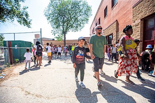 MIKAELA MACKENZIE / WINNIPEG FREE PRESS

Reginald Martinez picks his son, Ervine Martinez (10), up at Sister McNamara School at 3:30pm on Tuesday, June 20, 2023.  For Maggie 24h story.
Winnipeg Free Press 2023