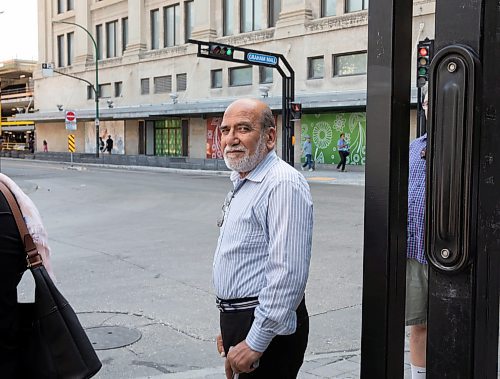 JESSICA LEE / WINNIPEG FREE PRESS

A pedestrian waits at the Graham and Vaughan bus stop June 20, 2023 at 4 pm.

Reporter: Katrina Clarke