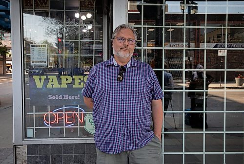 JESSICA LEE / WINNIPEG FREE PRESS

Art Zuke waits at the Graham and Vaughan bus stop June 20, 2023 at 4 pm.

Reporter: Katrina Clarke