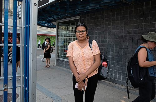 JESSICA LEE / WINNIPEG FREE PRESS

Navneet Kaur waits for the bus at Graham and Vaughan June 20, 2023 at 4 pm.

Reporter: Katrina Clarke