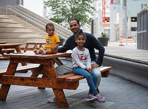 JESSICA LEE / WINNIPEG FREE PRESS

Aron Zerabruk spends time with his son Abinar and daughter Silvana at True North Square June 20, 2023.

Reporter: Katie May