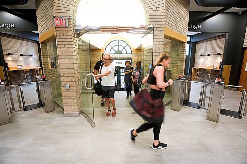JOHN WOODS / WINNIPEG FREE PRESS
Erwin Single, left, and Amber Hoskins, right enter the YMCA-YWCA on Vaughn St at 6:00AM, Tuesday, June 20, 2023. 

Reporter: Abas/24 hr