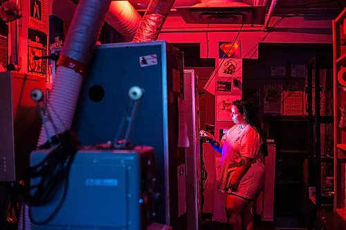 MIKAELA MACKENZIE / WINNIPEG FREE PRESS


Projectionist Kristina Ansari plays Veerana at Cinematheque on Tuesday, June 20, 2023.  For Ben Waldman 24h story.
Winnipeg Free Press 2023