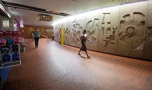 Mike Deal / Winnipeg Free Press
Winnipeg Square underneath Portage and Main around 1 p.m. Tuesday afternoon.
See Joyanne Pursaga story for 24hr project
230620 - Tuesday, June 20, 2023.