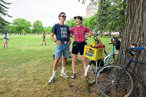 Mike Sudoma/Winnipeg Free Press
(Left tor right) Lee Klimpke and Daria Magnus-Walker wait for riders to meet up on the Manitoba Legislative Grounds for their Bike Jelly bike jam Tuesday evening 
June 20, 2023