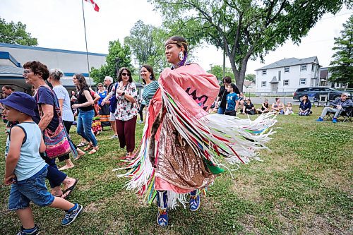 RUTH BONNEVILLE / WINNIPEG FREE PRESS

local - National Indigenous Peoples Day 

Burton Cummings Community Centre
Hosts National Indigenous Peoples Day at iBurton Cummings Community Centre.

Indigenous dancers and members of the community take part in a all tribes, round dance during the event Wednesday.

Other events included a free breakfast, powwow demonstration, community gathering and live entertainment featuring Buffalo Red Thunder Drum Group, Emcee Yvon Dumont, Fiddler Dylan Gaudry, and more. 


June 21st, 2023
