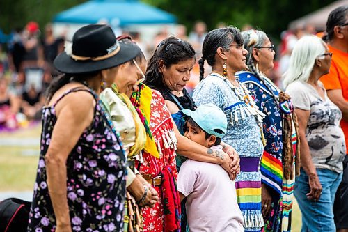 MIKAELA MACKENZIE / WINNIPEG FREE PRESS


Sixties scoop survivor Geraldine Traverse hugs her granddaughter, Zoey Travers (six), while being honoured with a song and a star blanket at the National Indigenous Peoples Day Pow Wow at The Forks on Wednesday, June 21, 2023.  For Cierra Bettens story.
Winnipeg Free Press 2023