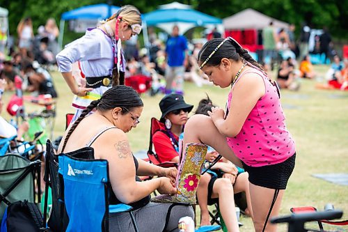 MIKAELA MACKENZIE / WINNIPEG FREE PRESS


Cathy Bird helps Anna Bird (10) get her jingle dress regalia on for the Pow Wow on National Indigenous Peoples Day at The Forks on Wednesday, June 21, 2023.  For Cierra Bettens story.
Winnipeg Free Press 2023