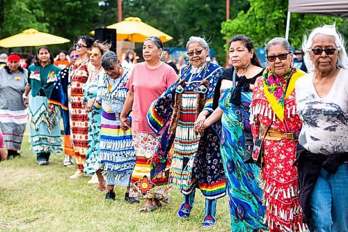 MIKAELA MACKENZIE / WINNIPEG FREE PRESS


A round dance in honour of sixties scoop survivors kicks off the National Indigenous Peoples Day Pow Wow at The Forks on Wednesday, June 21, 2023.  For Cierra Bettens story.
Winnipeg Free Press 2023