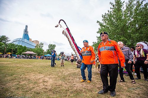 MIKAELA MACKENZIE / WINNIPEG FREE PRESS


The National Indigenous Peoples Day Pow Wow grand entry at The Forks on Wednesday, June 21, 2023.  For Cierra Bettens story.
Winnipeg Free Press 2023