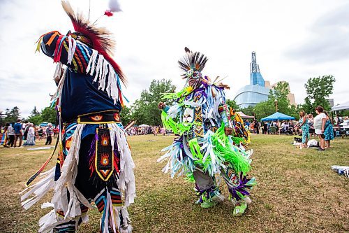 MIKAELA MACKENZIE / WINNIPEG FREE PRESS


Houston Kay dances in the grand entrance at the Pow Wow on National Indigenous Peoples Day at The Forks on Wednesday, June 21, 2023.  For Cierra Bettens story.
Winnipeg Free Press 2023