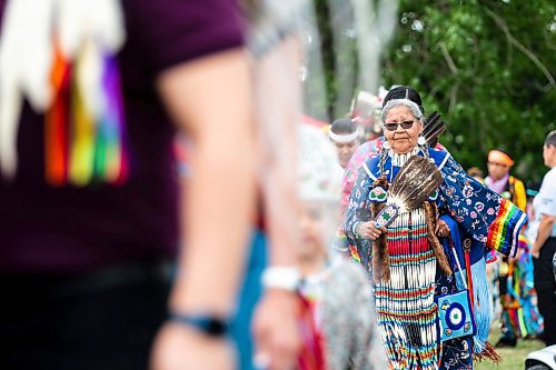 MIKAELA MACKENZIE / WINNIPEG FREE PRESS


The National Indigenous Peoples Day Pow Wow grand entry at The Forks on Wednesday, June 21, 2023.  For Cierra Bettens story.
Winnipeg Free Press 2023