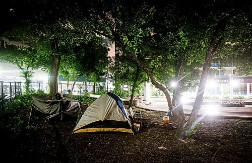 JOHN WOODS / WINNIPEG FREE PRESS
People sleep in Air Canada Park on Portage Avenue in Winnipeg, Tuesday, June 20, 2023. 

Reporter: Sinclair/24 hr