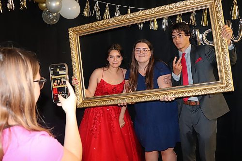 Rivers Collegiate graduates Gabrielle Hunter-Rank and Adam Gabrielle pose for a photo alongside friend Mercedes Schmidt once they arrive at the Riverdale Community Centre following Friday’s grad parade. (Kyle Darbyson/The Brandon Sun)