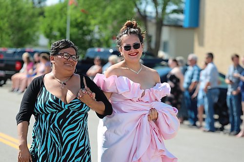 Rivers Collegiate graduate Thomasina Sutherland walks hand-in-hand with her mother Ruby during Friday’s grad parade in Rivers. (Kyle Darbyson/The Brandon Sun)