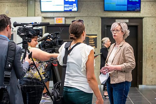 MIKAELA MACKENZIE / WINNIPEG FREE PRESS


Karin Borland, Manager of Library Services, speaks with the media about a recently released security report in the Millennium Library lobby on Friday, June 23, 2023.  For Joyanne Pursaga story.
Winnipeg Free Press 2023