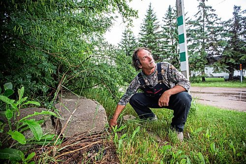 MIKAELA MACKENZIE / WINNIPEG FREE PRESS


Noel Martin shows a capped entrance to underground tunnels on his property in Elma, Manitoba on Thursday, June 22, 2023.  For Eva Wasney story.
Winnipeg Free Press 2023