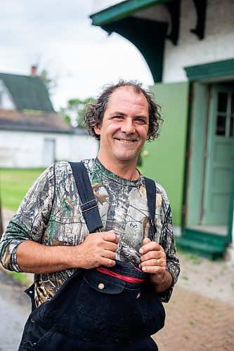 MIKAELA MACKENZIE / WINNIPEG FREE PRESS


Noel Martin in front of the old pool hall and confectionary in Elma, Manitoba on Thursday, June 22, 2023.  For Eva Wasney story.
Winnipeg Free Press 2023