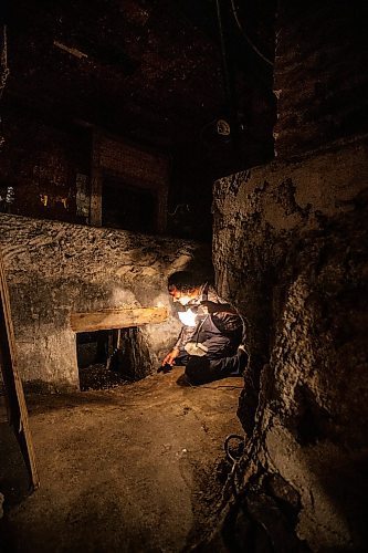 MIKAELA MACKENZIE / WINNIPEG FREE PRESS


Noel Martin shows the entrance to the tunnels in his basement in Elma, Manitoba on Thursday, June 22, 2023.  For Eva Wasney story.
Winnipeg Free Press 2023