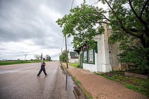 MIKAELA MACKENZIE / WINNIPEG FREE PRESS


Noel Martin in front of the old pool hall and confectionary in Elma, Manitoba on Thursday, June 22, 2023.  For Eva Wasney story.
Winnipeg Free Press 2023