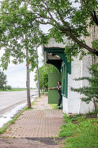 MIKAELA MACKENZIE / WINNIPEG FREE PRESS


Noel Martin walks back into the old pool hall and confectionary in Elma, Manitoba on Thursday, June 22, 2023.  For Eva Wasney story.
Winnipeg Free Press 2023