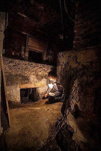 MIKAELA MACKENZIE / WINNIPEG FREE PRESS


Noel Martin shows the entrance to the tunnels in his basement in Elma, Manitoba on Thursday, June 22, 2023.  For Eva Wasney story.
Winnipeg Free Press 2023