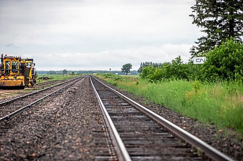 MIKAELA MACKENZIE / WINNIPEG FREE PRESS


The train tracks in Elma, Manitoba on Thursday, June 22, 2023.  For Eva Wasney story.
Winnipeg Free Press 2023