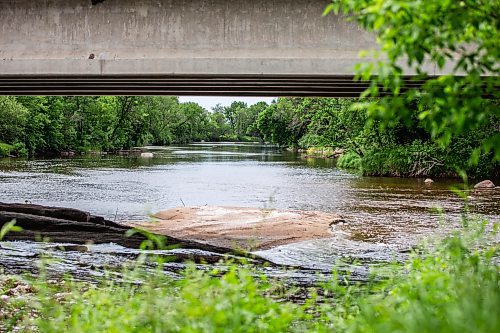 MIKAELA MACKENZIE / WINNIPEG FREE PRESS


The Whitemouth River where it runs through Elma, Manitoba on Thursday, June 22, 2023.  For Eva Wasney story.
Winnipeg Free Press 2023