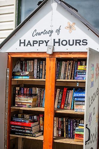 MIKAELA MACKENZIE / WINNIPEG FREE PRESS


A little free library in Elma, Manitoba on Thursday, June 22, 2023.  For Eva Wasney story.
Winnipeg Free Press 2023