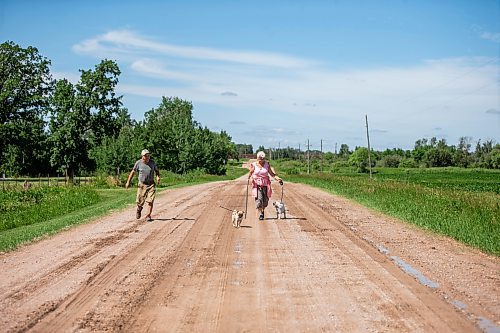 MIKAELA MACKENZIE / WINNIPEG FREE PRESS


Michael Martin and his sister, Evelyn Doerksen, walk their dogs Maddy and Coral near Elma, Manitoba on Thursday, June 22, 2023.  For Eva Wasney story.
Winnipeg Free Press 2023