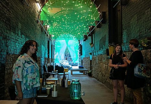JESSICA LEE / WINNIPEG FREE PRESS

Layla Freig (left) gets ready for a fun night out at Alleyways Lounge, a pop-up bar in the Exchange District on June 23, 2023. The event happens on select Fridays in the Exchange District.

Stand up