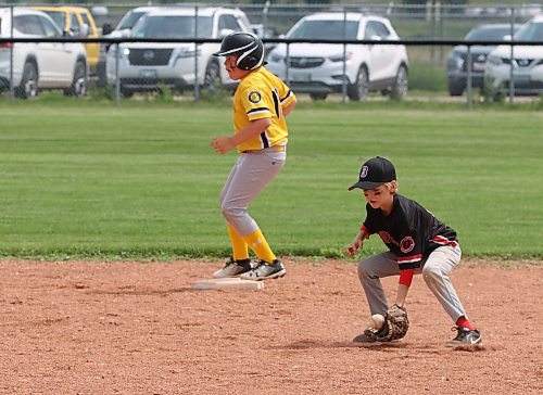 Diamondbacks second baseman Aiden Fowler gathers in a throw from the plate as runner Owen Biglieni of the Pirates successfully arrives at the bag for a stolen base during the Brandon Minor Baseball Association&#x2019;s 11-and-under playoffs on Saturday afternoon at Simplot Millennium Park. (Perry Bergson/The Brandon Sun)
June 24, 2023