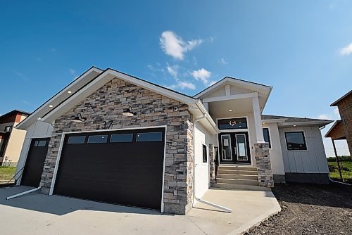 Photos by Todd Lewys / Winnipeg Free Press
A stone clad garage and double door entrance with pillared, peaked roof combine to give the 1,579 sq. ft. bungalow tons of curb appeal.