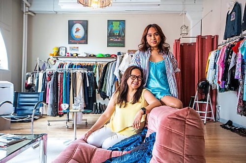 MIKAELA MACKENZIE / WINNIPEG FREE PRESS


Owner Blue Patriarca and her mother, Rowena Patriarca, at The Jar vintage shop in the Exchange District on Monday, June 19, 2023.  For Cierra Bettens story.
Winnipeg Free Press 2023