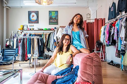 MIKAELA MACKENZIE / WINNIPEG FREE PRESS


Owner Blue Patriarca and her mother, Rowena Patriarca, at The Jar vintage shop in the Exchange District on Monday, June 19, 2023.  For Cierra Bettens story.
Winnipeg Free Press 2023