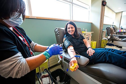 MIKAELA MACKENZIE / WINNIPEG FREE PRESS


Lanie Drysdale takes Erin Madden&#x2019;s blood as part of the Sirens for Life campaign on Tuesday, June 27, 2023. The campaign is a challenge between first responders to see which agency can bring in the most donations.
Winnipeg Free Press 2023