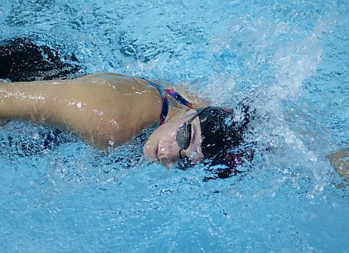 Mike Thiessen / Winnipeg Free Press
Winnipeg para-triathlete Leanne Taylor practicing at the Pan-Am Pool. Taylor will be heading to Montréal next week to compete in the World Triathlon Para Series. For Donald Stewart. 230628 – Wednesday, June 28, 2023