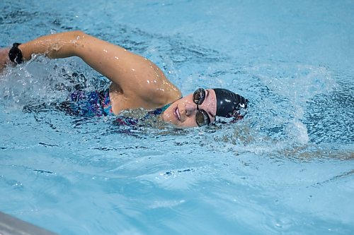 Mike Thiessen / Winnipeg Free Press
Winnipeg para-triathlete Leanne Taylor practicing at the Pan-Am Pool. Taylor will be heading to Montréal next week to compete in the World Triathlon Para Series. For Donald Stewart. 230628 – Wednesday, June 28, 2023