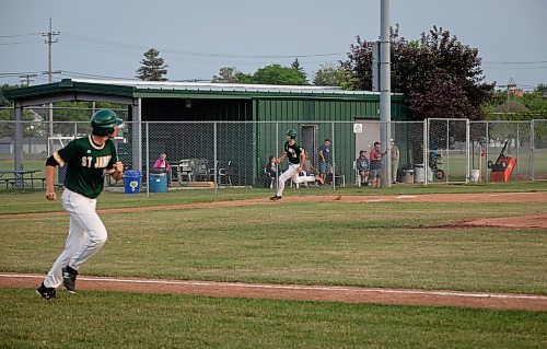 JESSICA LEE / WINNIPEG FREE PRESS

St. James A&#x2019;s players run to their bases during a game against Elmwood Giants June 28, 2023 at Koskie Field.

Reporter: Joshua Frey-Sam