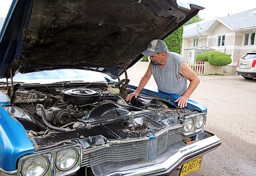 The massive V-8 engine on Norm Popien's 1973 Pontiac Parisienne Brougham four-door hardtop, in Brandon on Wednesday. (Michele McDougall/The Brandon Sun).