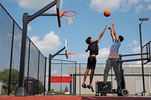 29062023
Hetu Patel, Daniel Tadele and Montana Brown (not shown) play basketball together at the Jumpstart Multi Sport Court on Maryland Avenue on a hot Thursday.
(Tim Smith/The Brandon Sun)