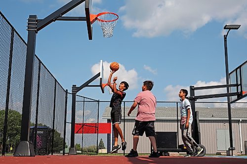 29062023
Hetu Patel, Montana Brown and Daniel Tadele play basketball together at the Jumpstart Multi Sport Court on Maryland Avenue on a hot Thursday.
(Tim Smith/The Brandon Sun)
