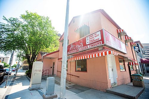 MIKAELA MACKENZIE / WINNIPEG FREE PRESS

Mitzi&#x2019;s Chicken Finger Restaurant, which is up for sale (just after celebrating its 45th anniversary), downtown on Friday, June 30, 2023. For Gabby Piche story.
Winnipeg Free Press 2023.