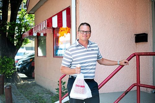 MIKAELA MACKENZIE / WINNIPEG FREE PRESS

Shaun Jeffrey, head of the Manitoba Restaurant and Foodservices Association, at Mitzi&#x573; Chicken Finger Restaurant downtown on Friday, June 30, 2023. For Gabby Piche story.
Winnipeg Free Press 2023.