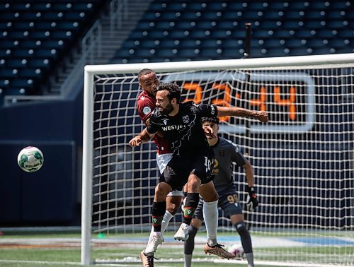 JESSICA LEE / WINNIPEG FREE PRESS

Valour FC and Cavalry FC players fight for the ball during a game July 1, 2023 at IG Field.

Stand up