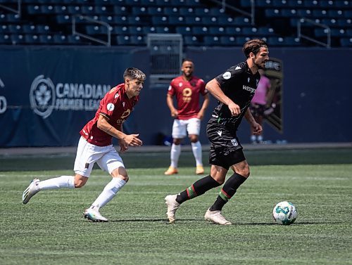 JESSICA LEE / WINNIPEG FREE PRESS

Valour FC player Nicolas Zuniga runs for the ball during a game against Cavalry FC July 1, 2023 at IG Field.

Stand up