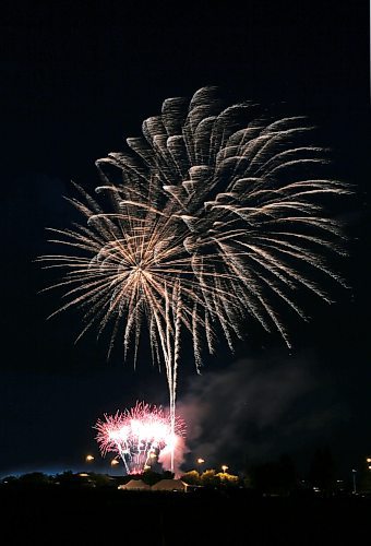 Brandon ends Canada Day celebrations with a grand display of fireworks at the Riverbank Discovery Centre on Saturday night. (Matt Goerzen/The Brandon Sun)