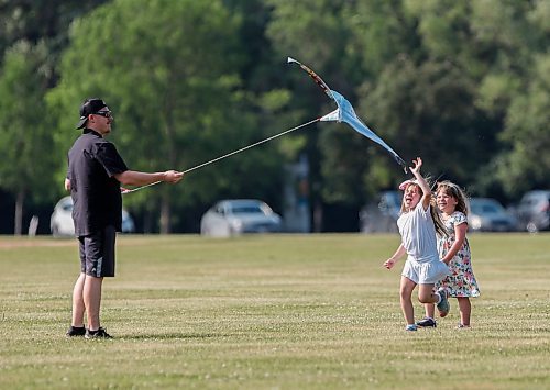 JOHN WOODS / WINNIPEG FREE PRESS
Sisters Hazel, left, and Willow Jensson chase their kite as their dad Mark looks on at Assiniboine Park in Winnipeg Monday, July 3, 2023. 

Reporter: standup